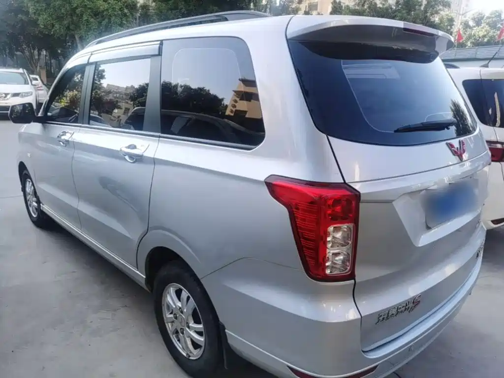 Wuling Hongguang — миниатюра 5