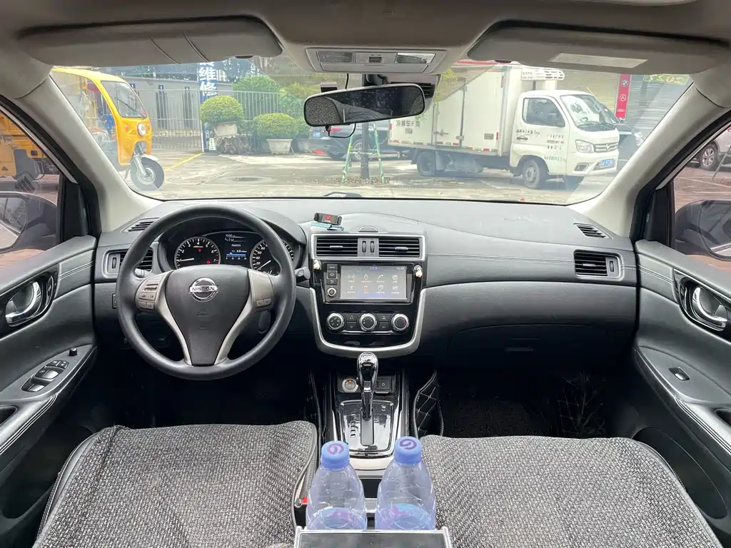 Nissan Tiida — миниатюра 11