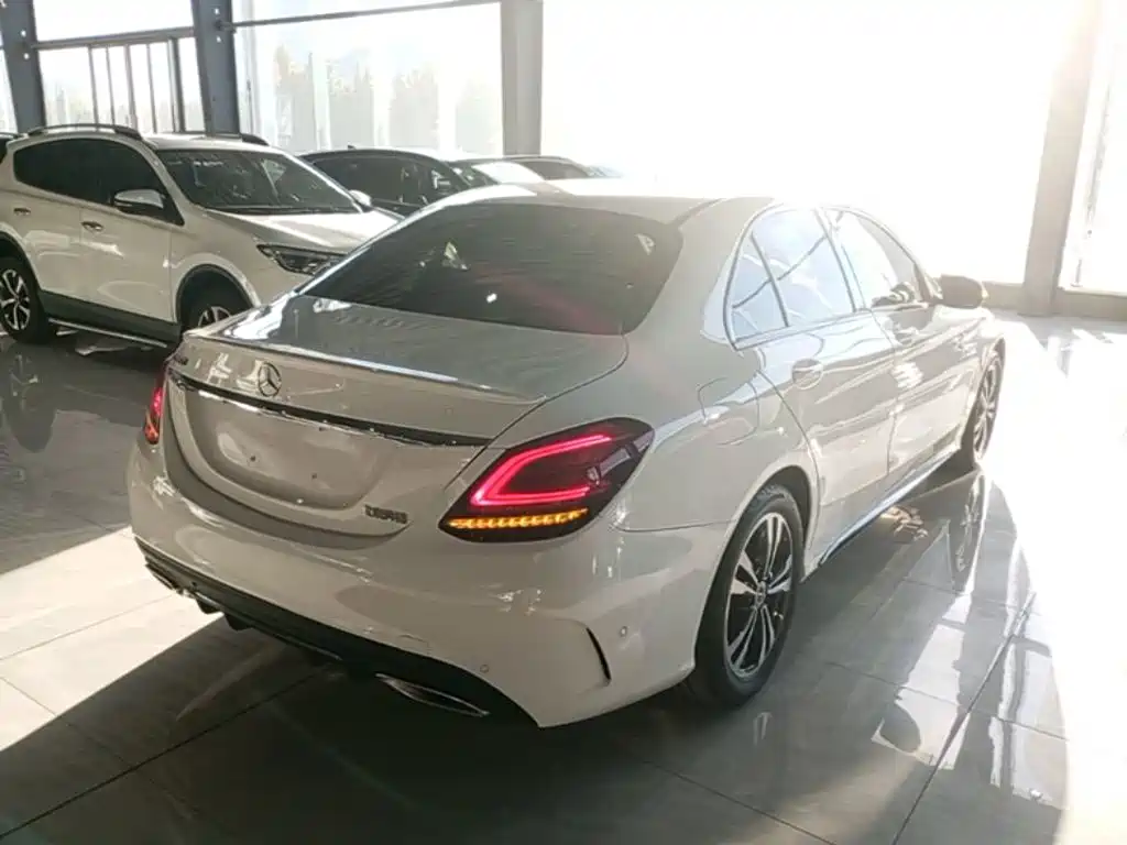 Mercedes-Benz C-Class — миниатюра 7