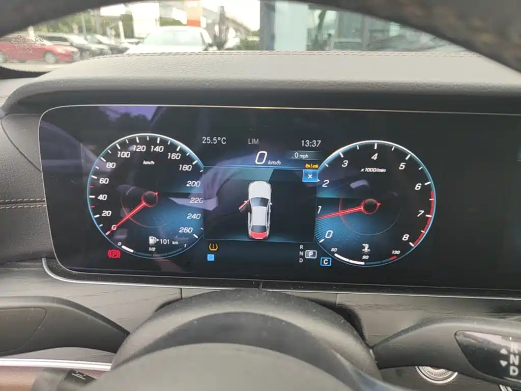 Mercedes-Benz E-Class — миниатюра 16