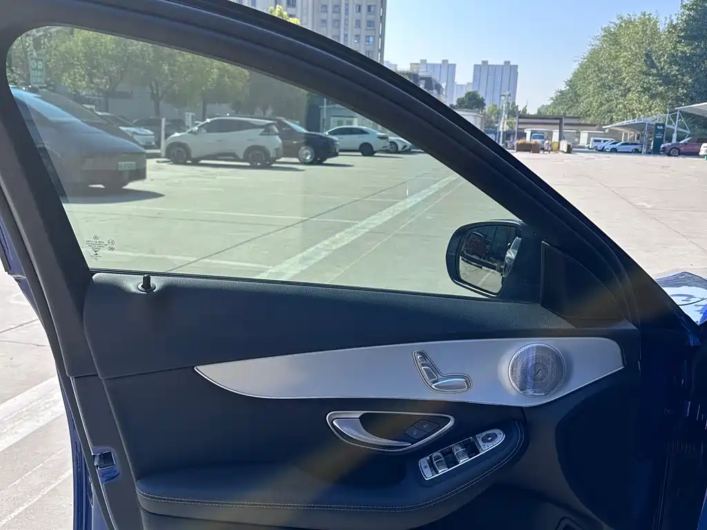 Mercedes-Benz C-Class — миниатюра 13