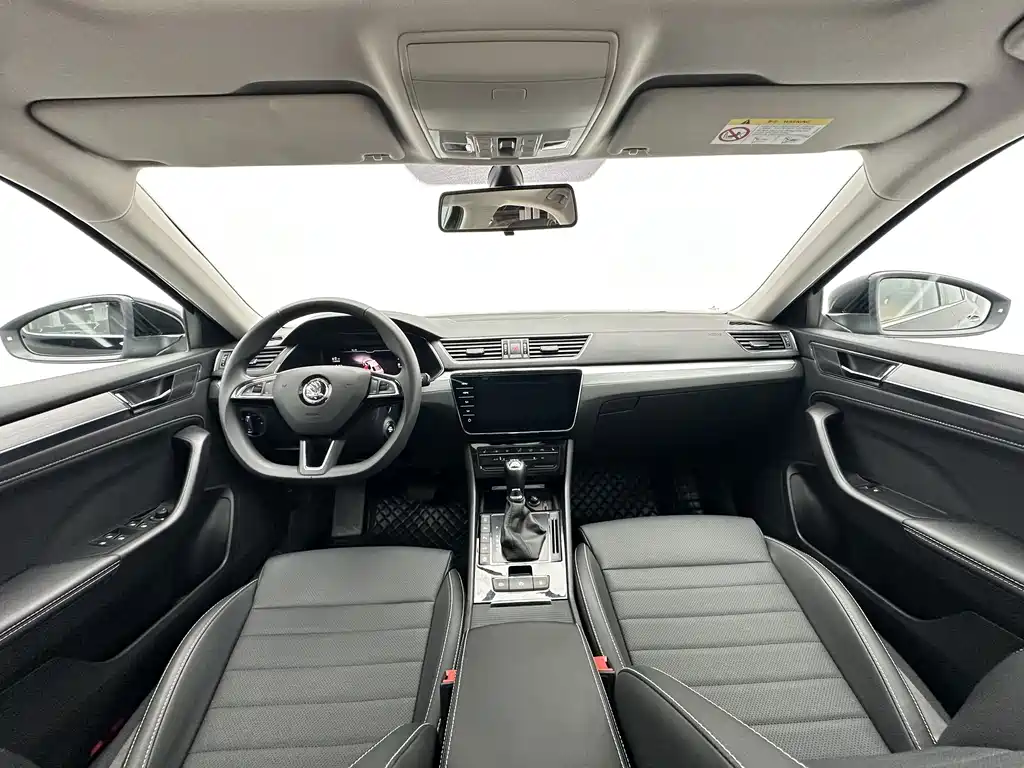 Skoda Superb — миниатюра 6