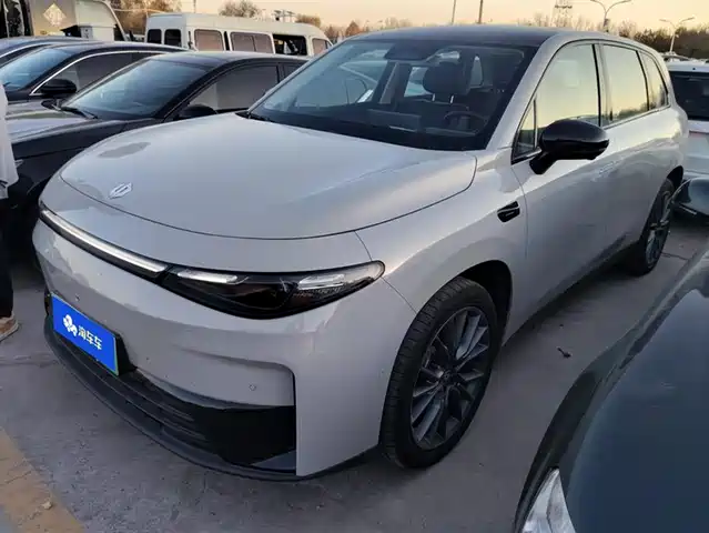 ZERO-RUNNING CAR ZERO RUN C10 2025