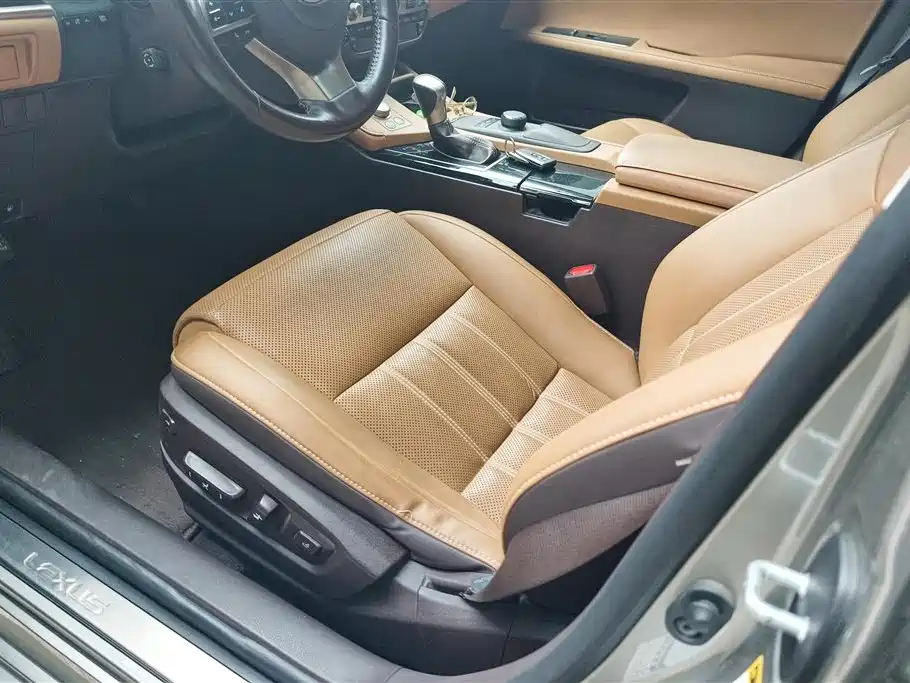 Lexus ES 2017 300h Mark Levinson Comfort