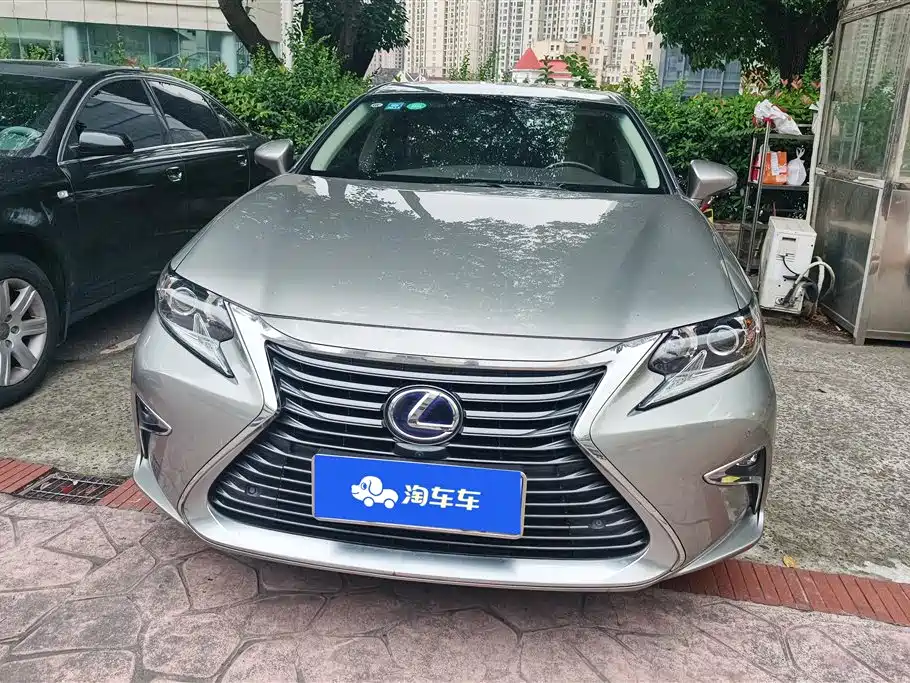Lexus ES 2017 300h Mark Levinson Comfort