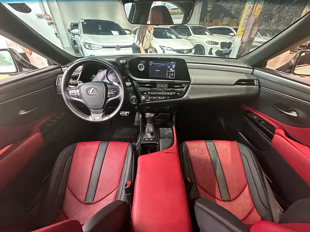 Lexus ES 2021 300h F SPORT