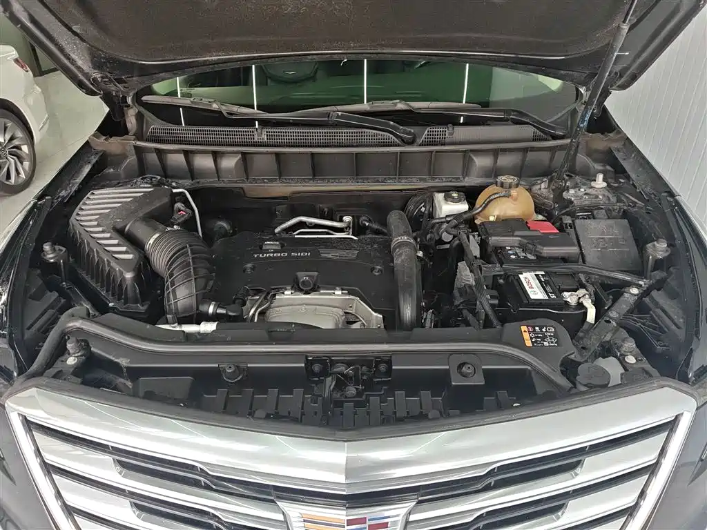 Cadillac XT5 - фото 9