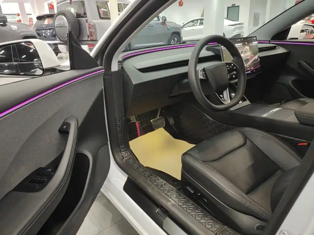 Tesla Model 3 — миниатюра 16