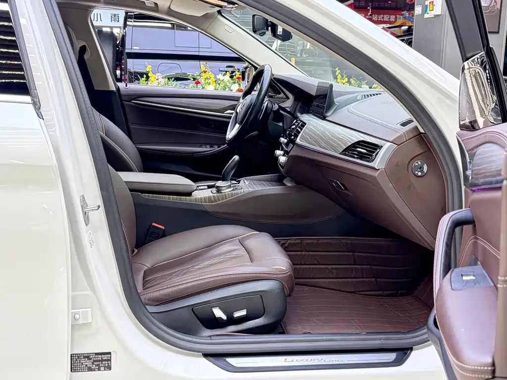 BMW 5 Series — миниатюра 17