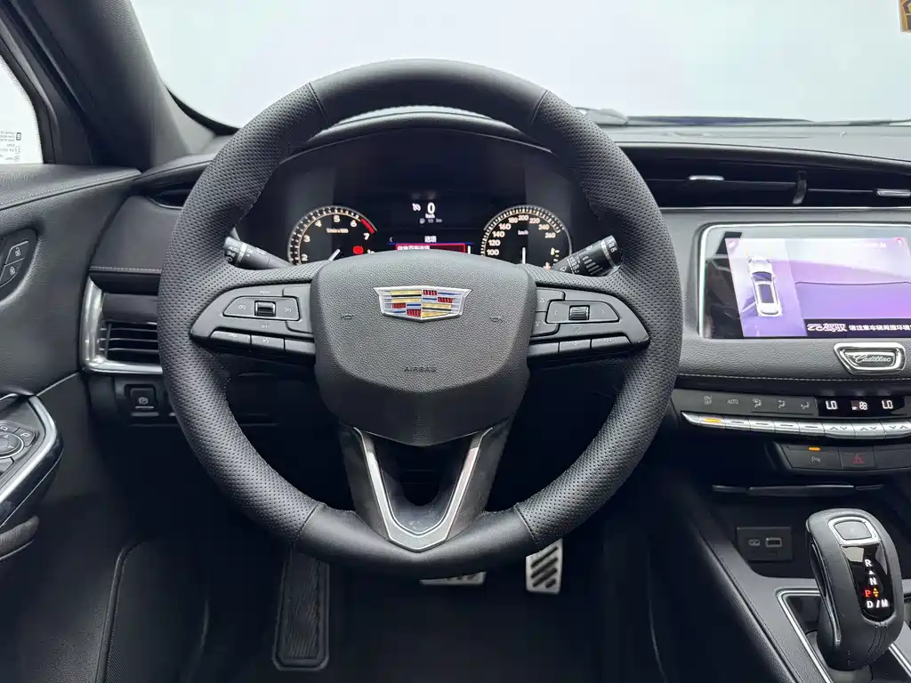 Cadillac XT4 — миниатюра 14
