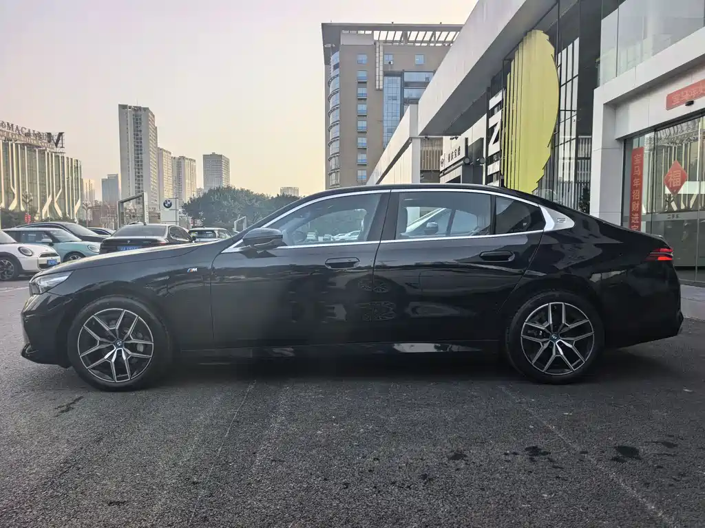 BMW I5