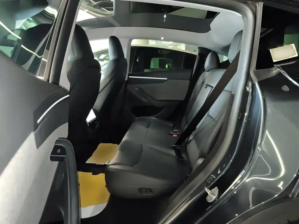 Tesla Model Y - фото 13