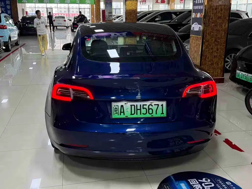 Tesla Model 3 — миниатюра 7