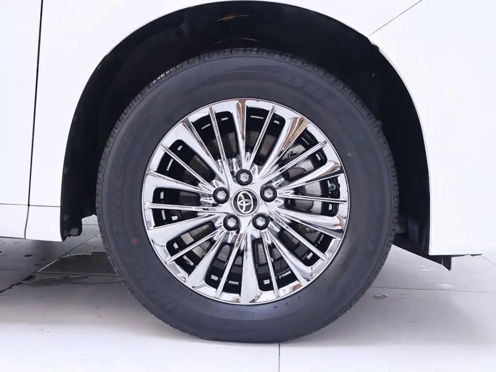 Toyota Elfa 2023 Белый из Китая