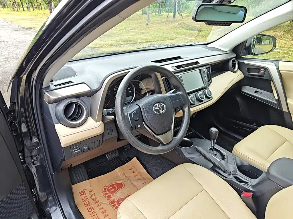 Toyota RAV4 — миниатюра 5