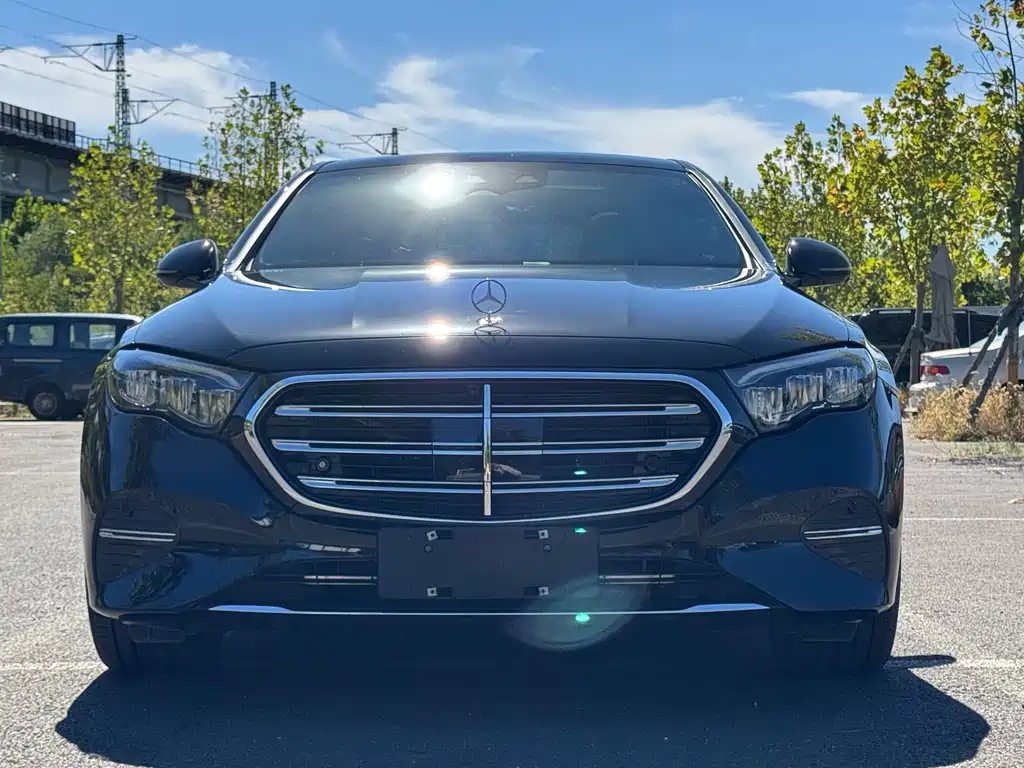 Mercedes-Benz E-Class — миниатюра 2