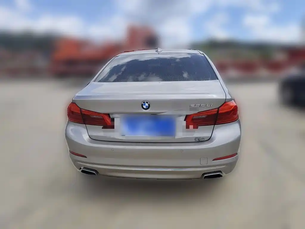 BMW 5 Series — миниатюра 3