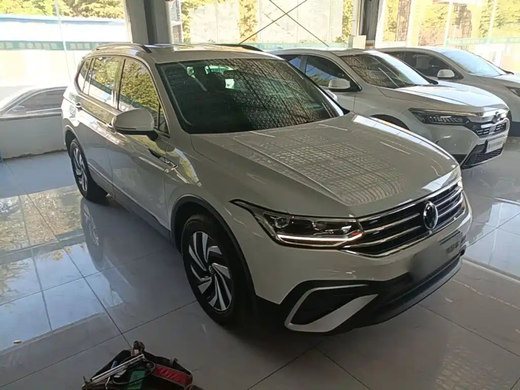 Volkswagen Tiguan L — миниатюра 4