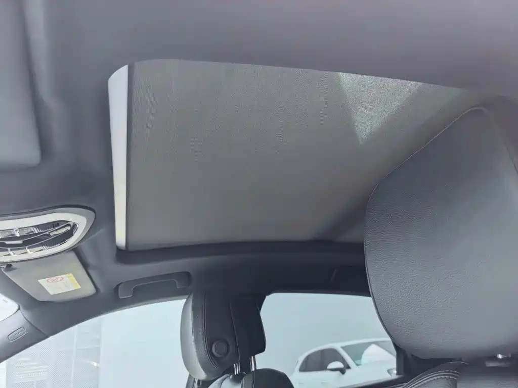 Porsche Macan — миниатюра 7