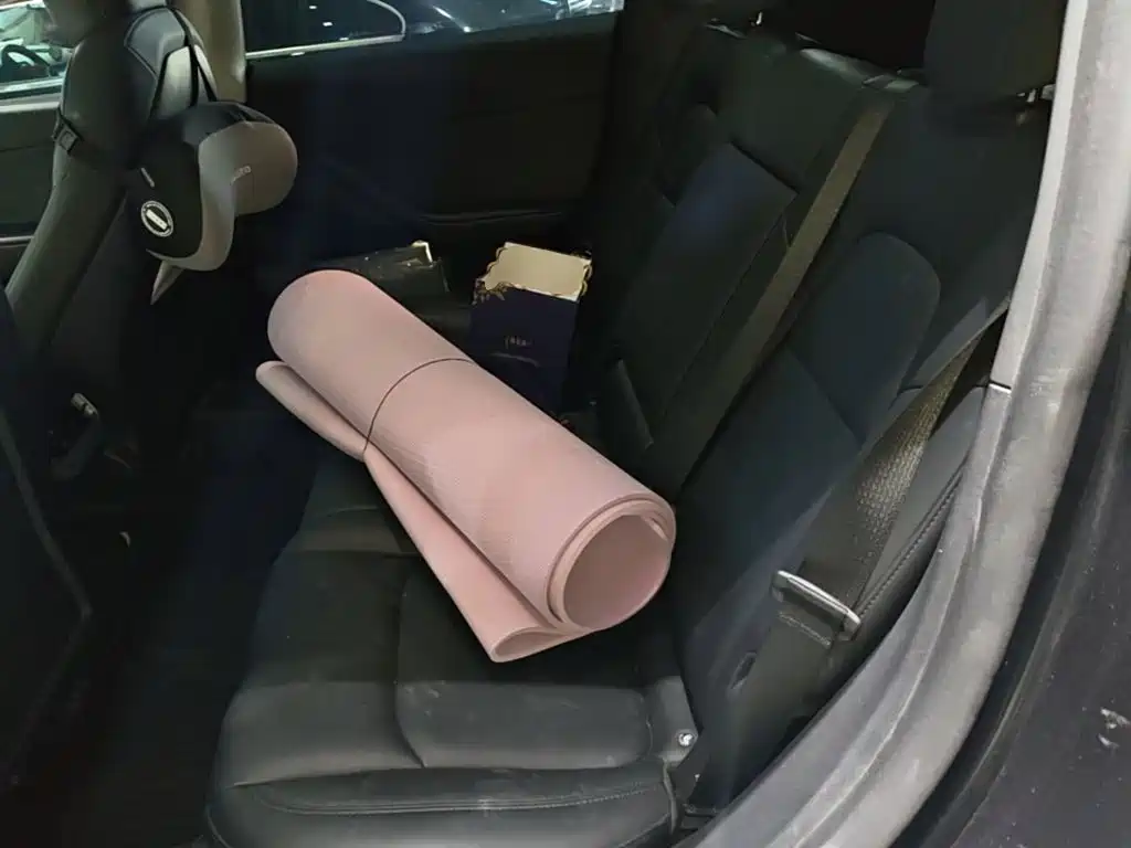 Tesla Model Y — миниатюра 17