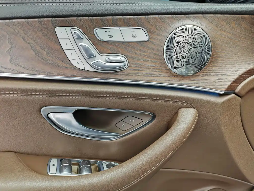 Mercedes-Benz E-Class — миниатюра 18