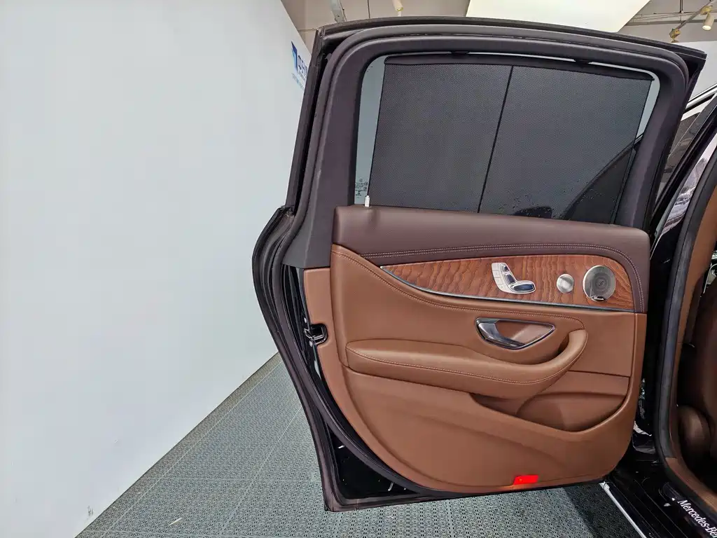 Mercedes-Benz E-Class — миниатюра 14
