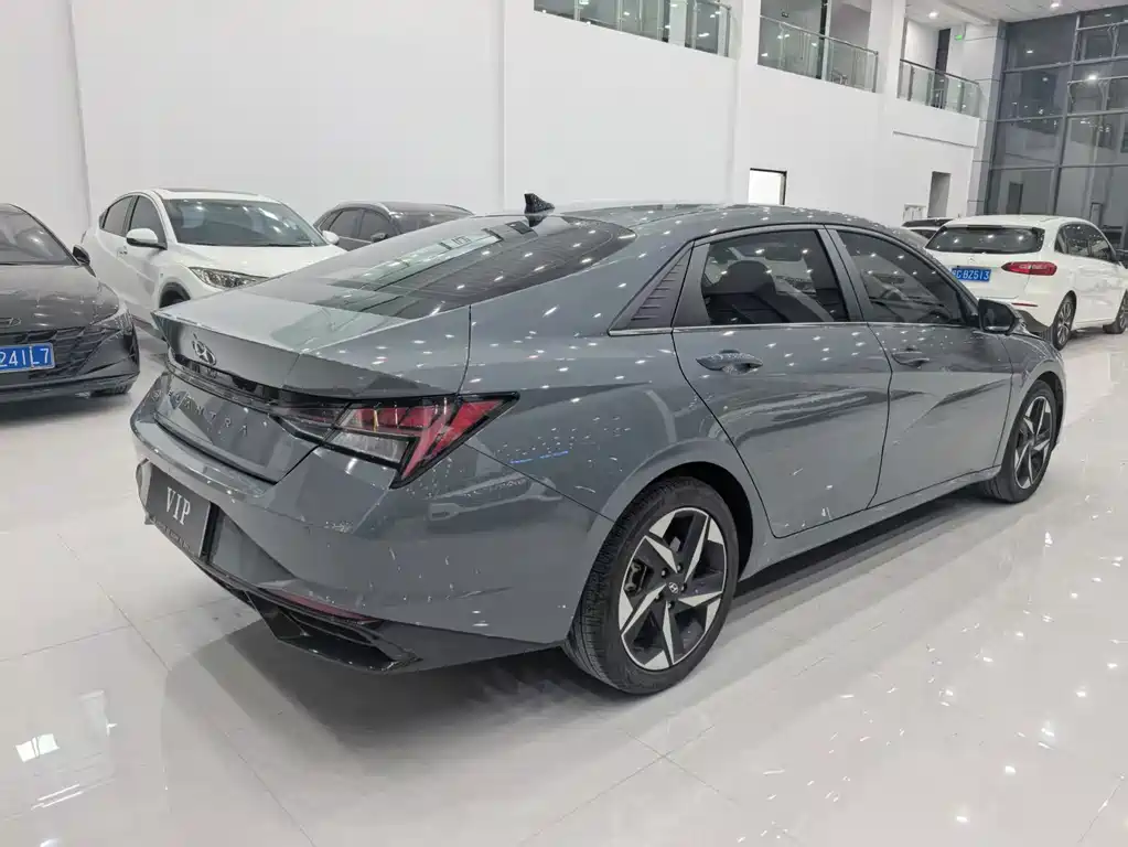 HYUNDAI ELANTRA