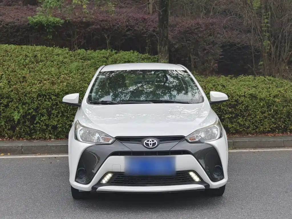 Toyota Yaris L — миниатюра 3