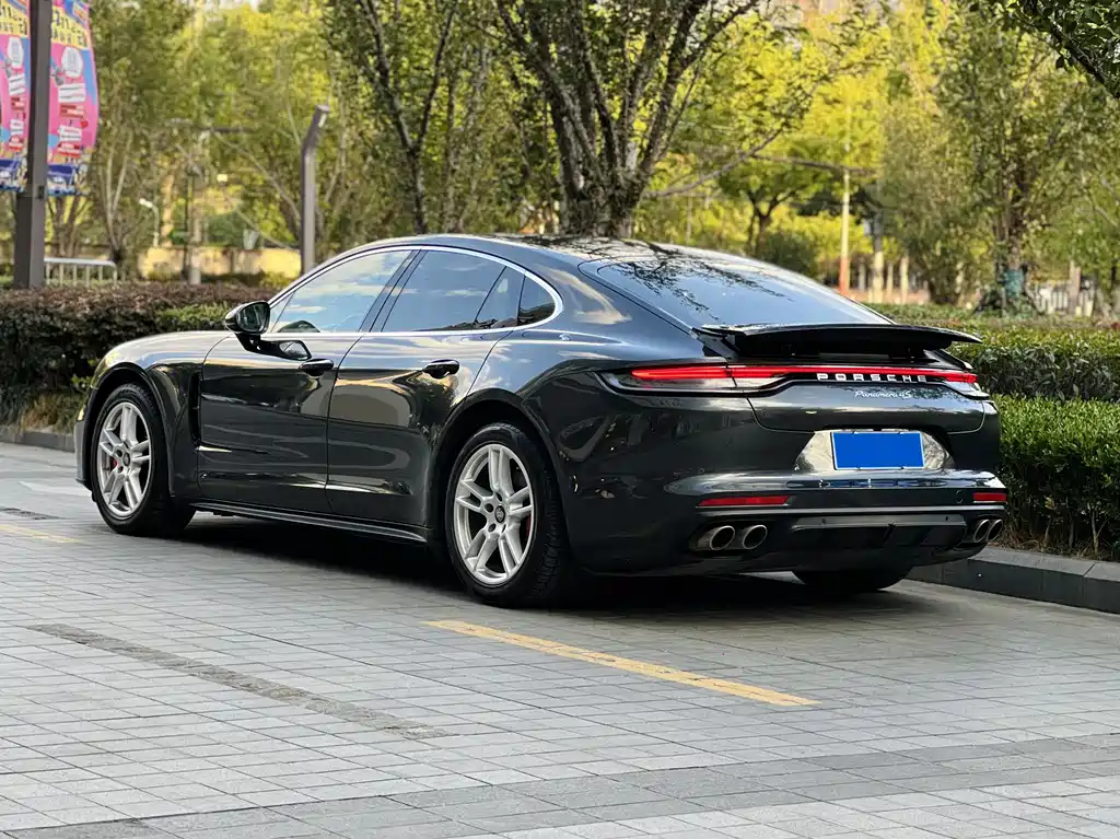 PORSCHE PANAMERA