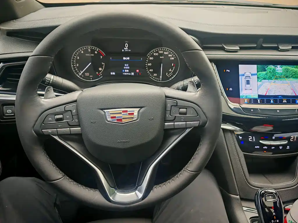 Cadillac XT6 — миниатюра 5