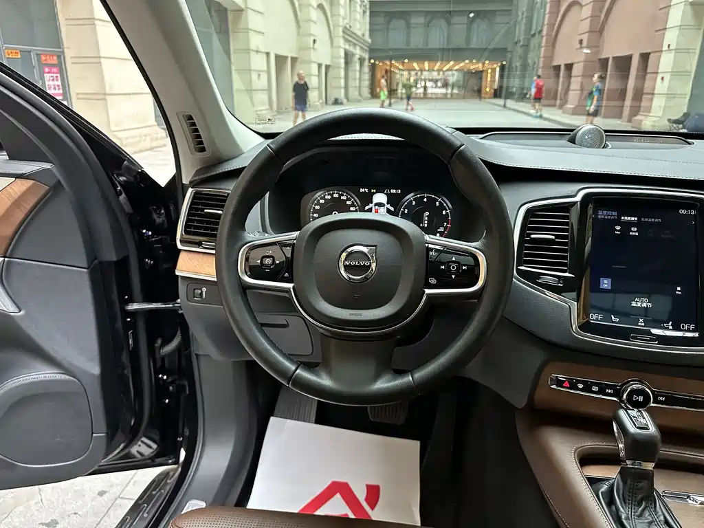 Volvo XC90 — миниатюра 18