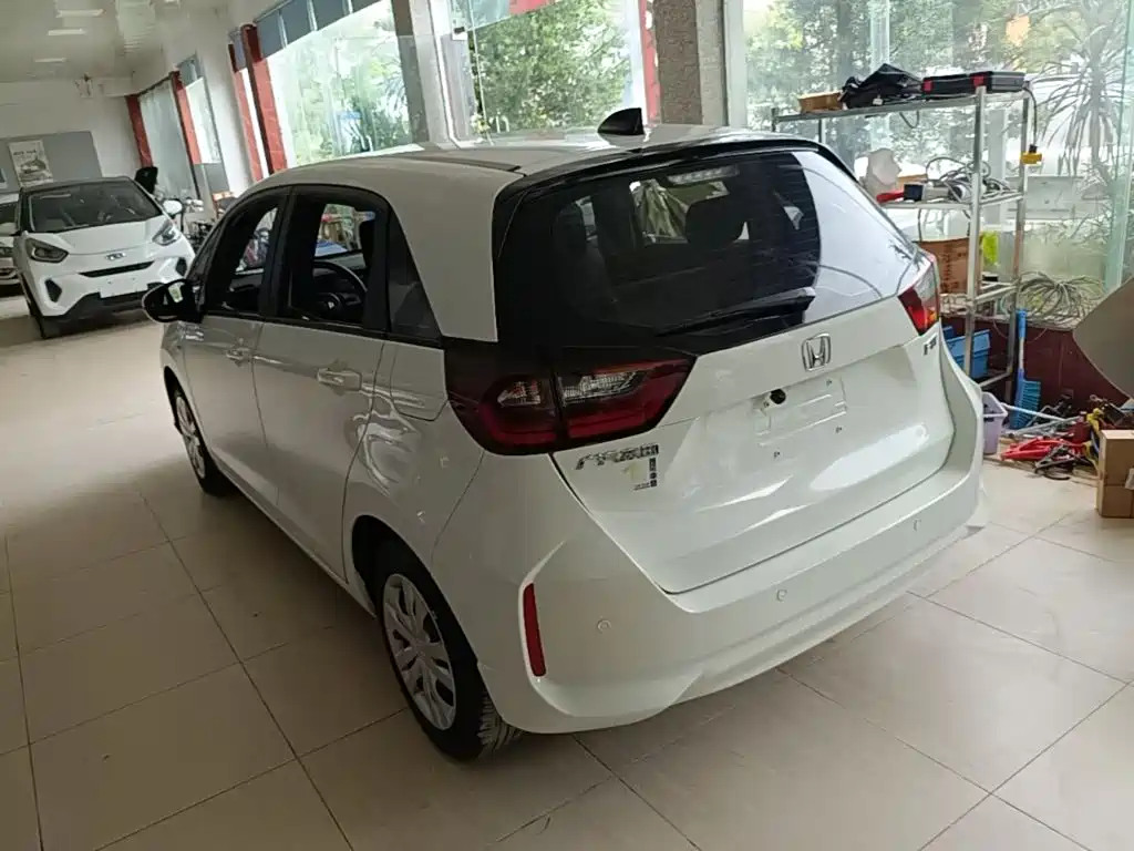 Honda Fit — миниатюра 5