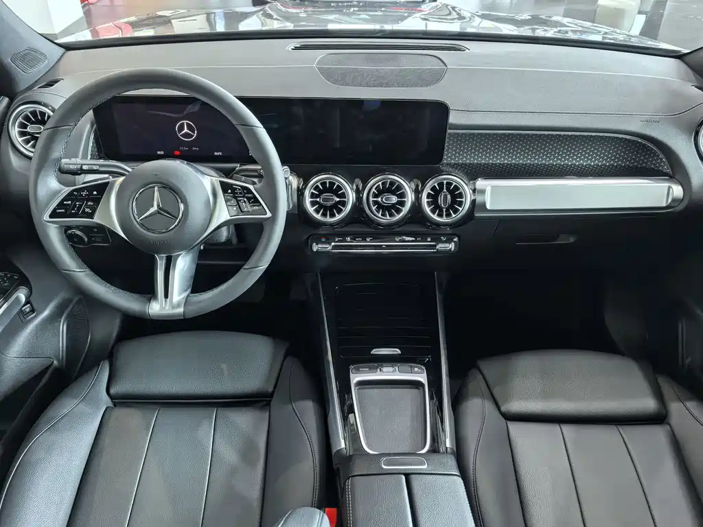 Mercedes-Benz EQB - фото 10