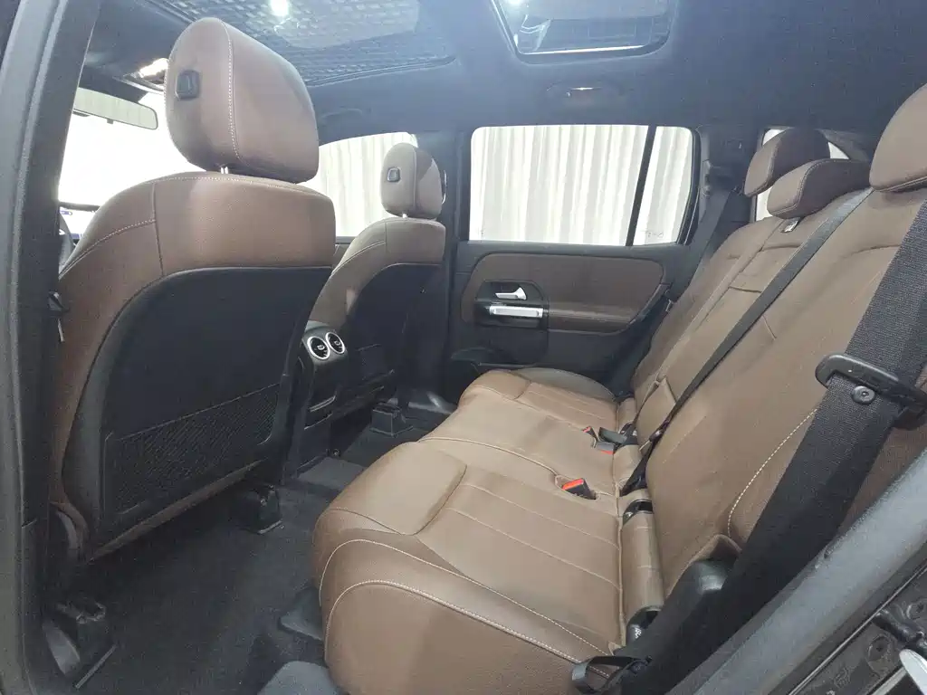 Mercedes-Benz GLB — миниатюра 11