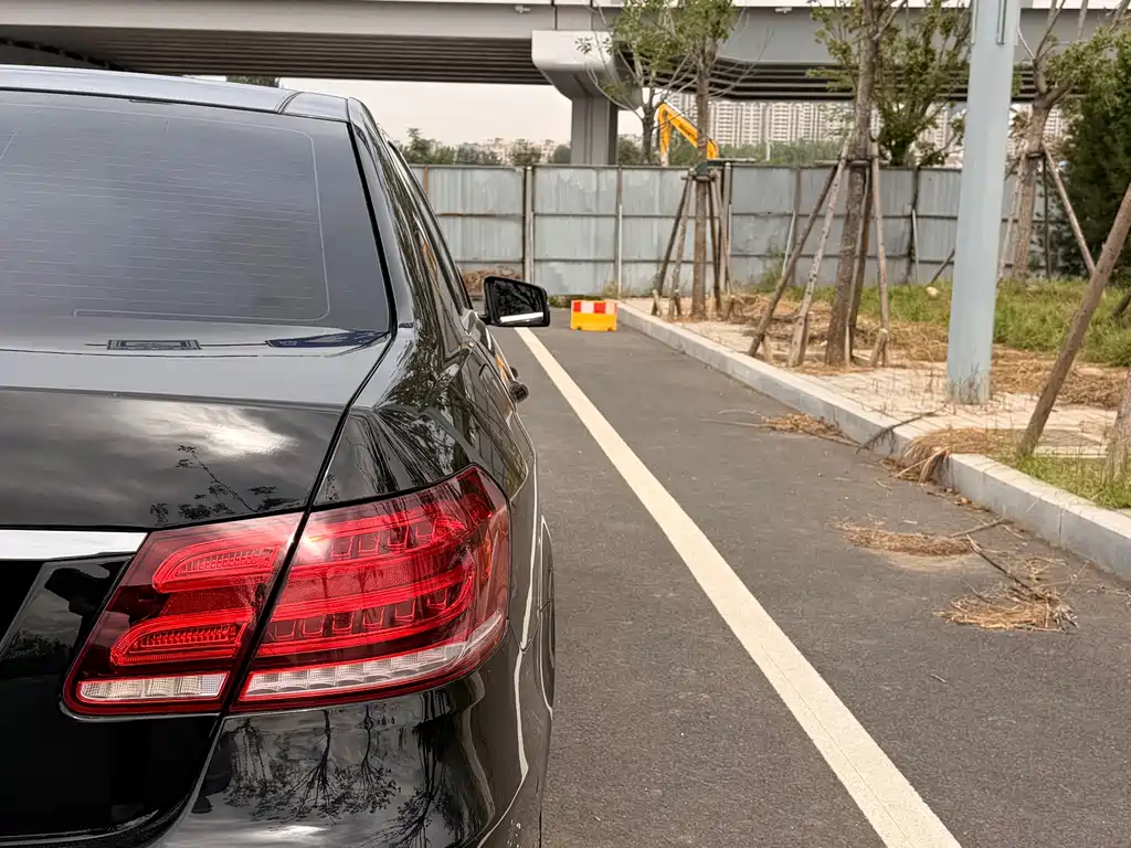 Mercedes-Benz E-Class — миниатюра 7
