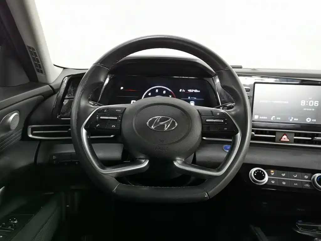 Hyundai Elantra — миниатюра 11