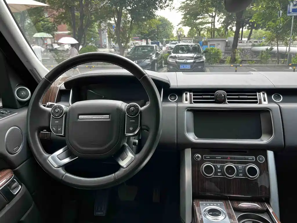 Land Rover Range Rover — миниатюра 7