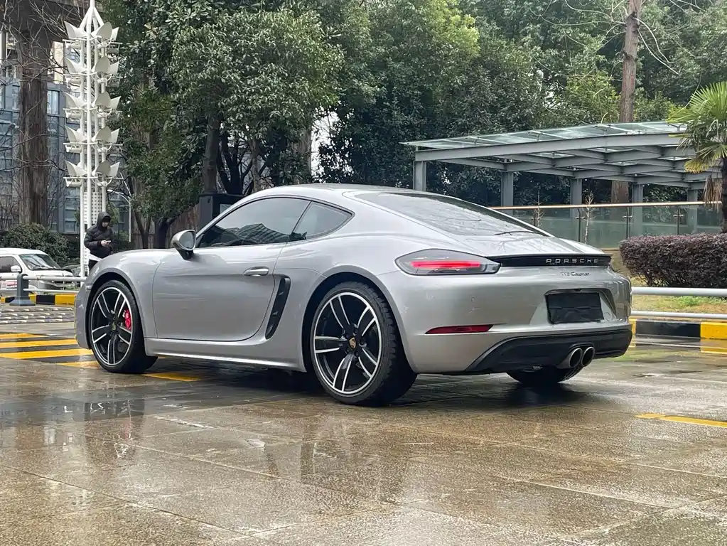 Porsche 718 2018 Cayman 2.0T