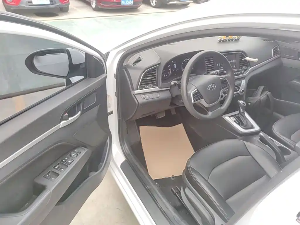 Hyundai Elantra — миниатюра 16