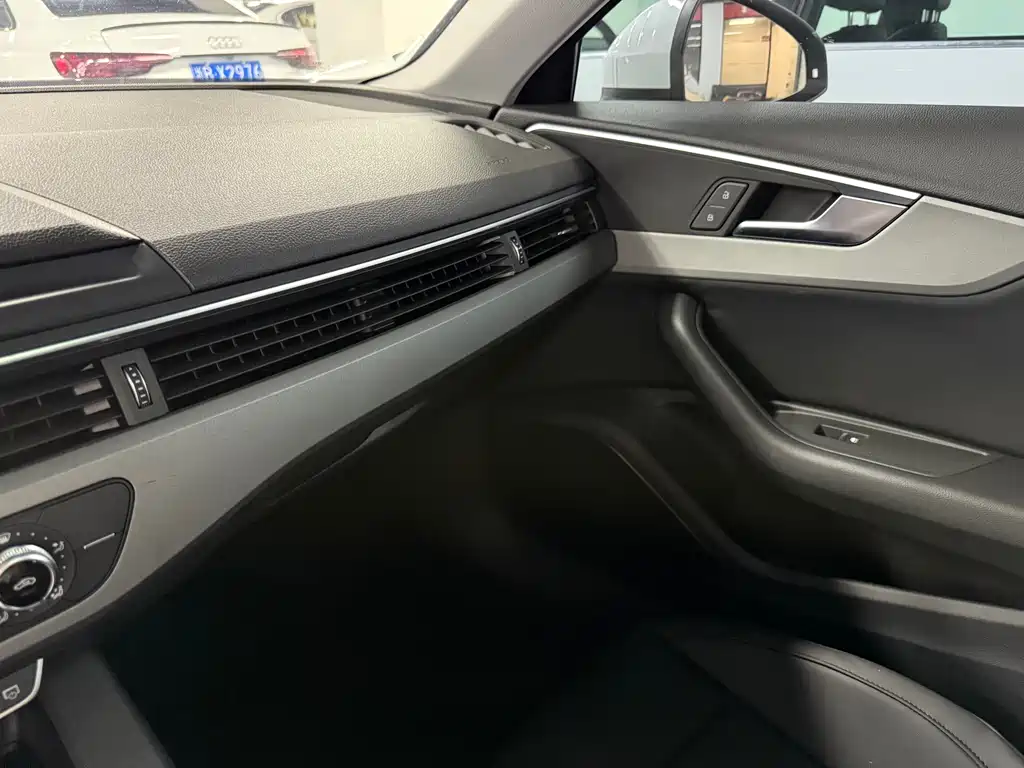Audi A4L 2019 40 TFSI V