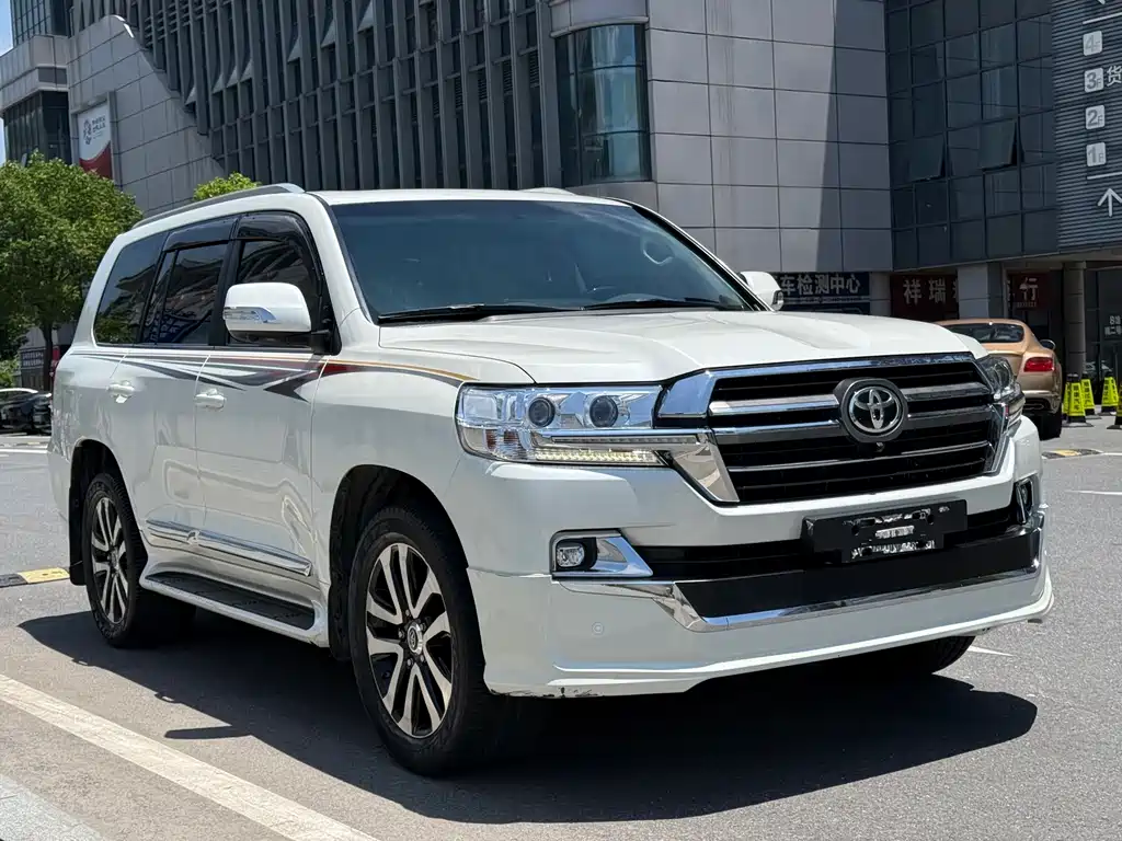 Toyota Land Cruiser 2019 5.7L AT