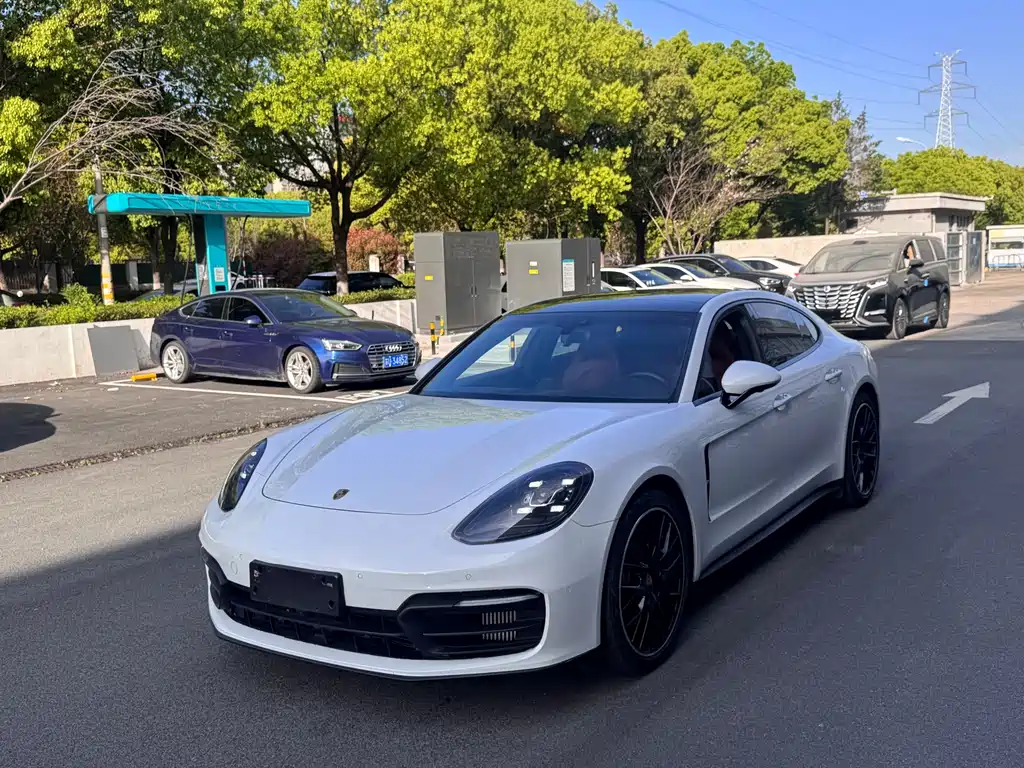 Porsche Panamera 2021