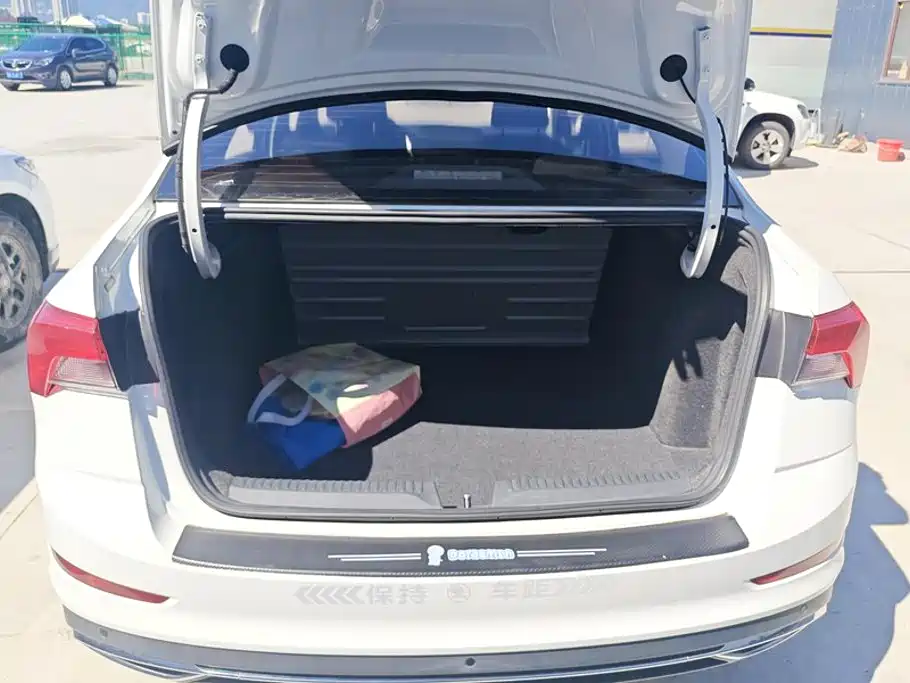 Skoda Rapid — миниатюра 4