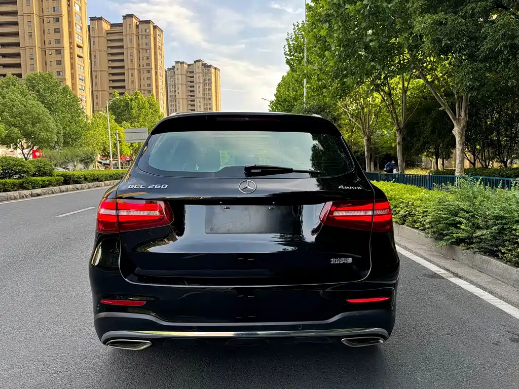 MERCEDES-BENZ GLC