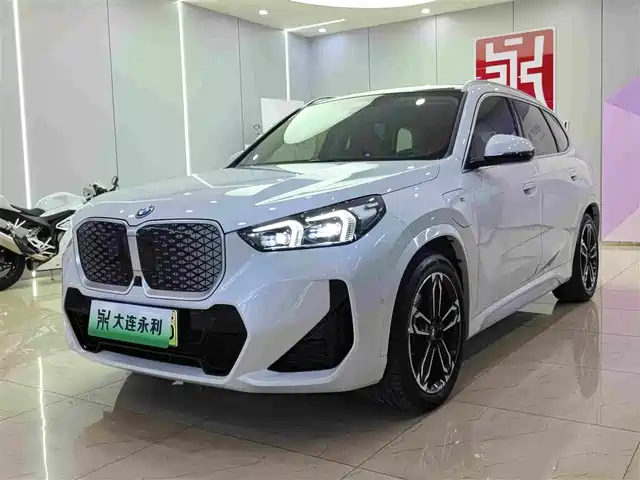 BMW iX1