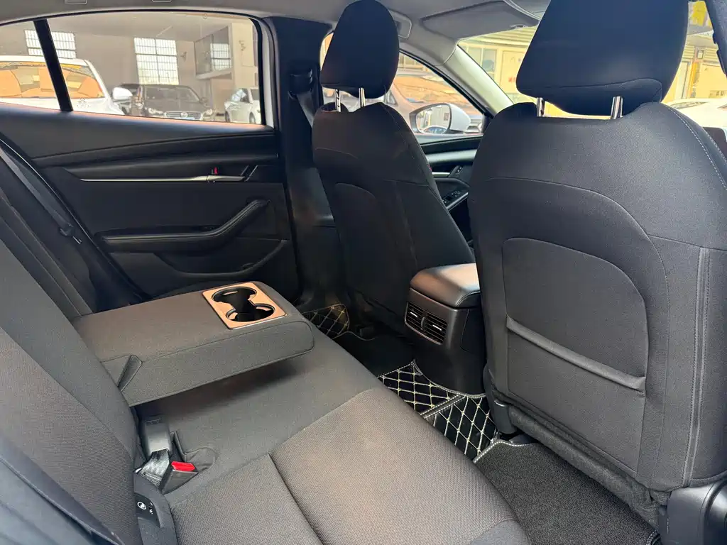 Mazda 3 Axela - фото 4