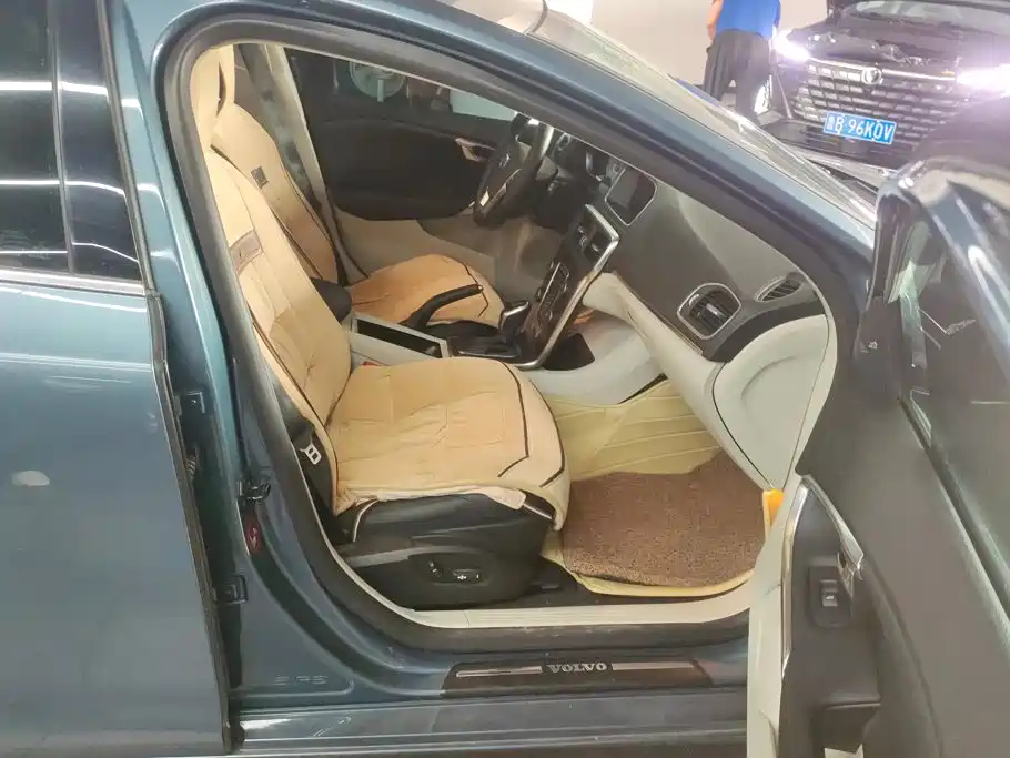 Volvo V40 — миниатюра 8