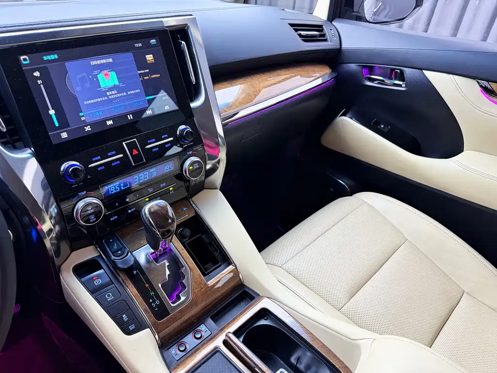 Toyota Alphard 2015 3.5L Luxury