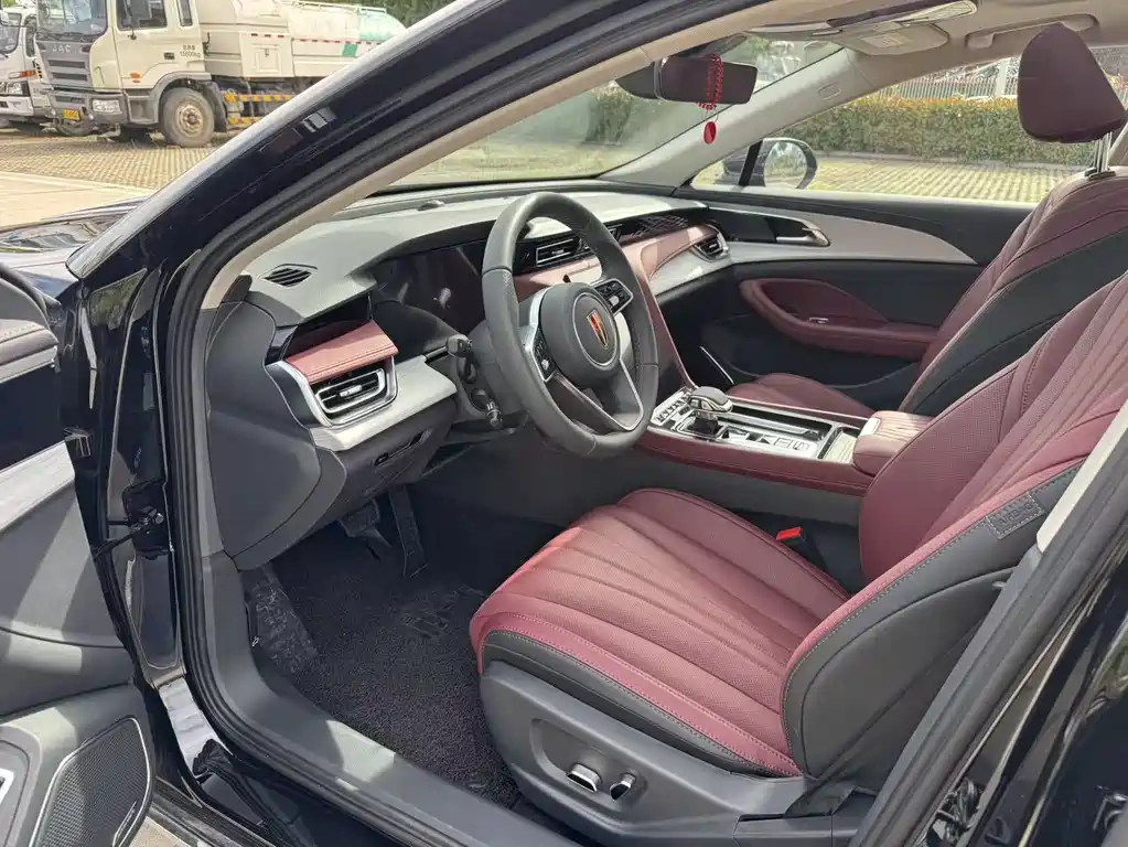 Hongqi H5 2025 2.0T AT