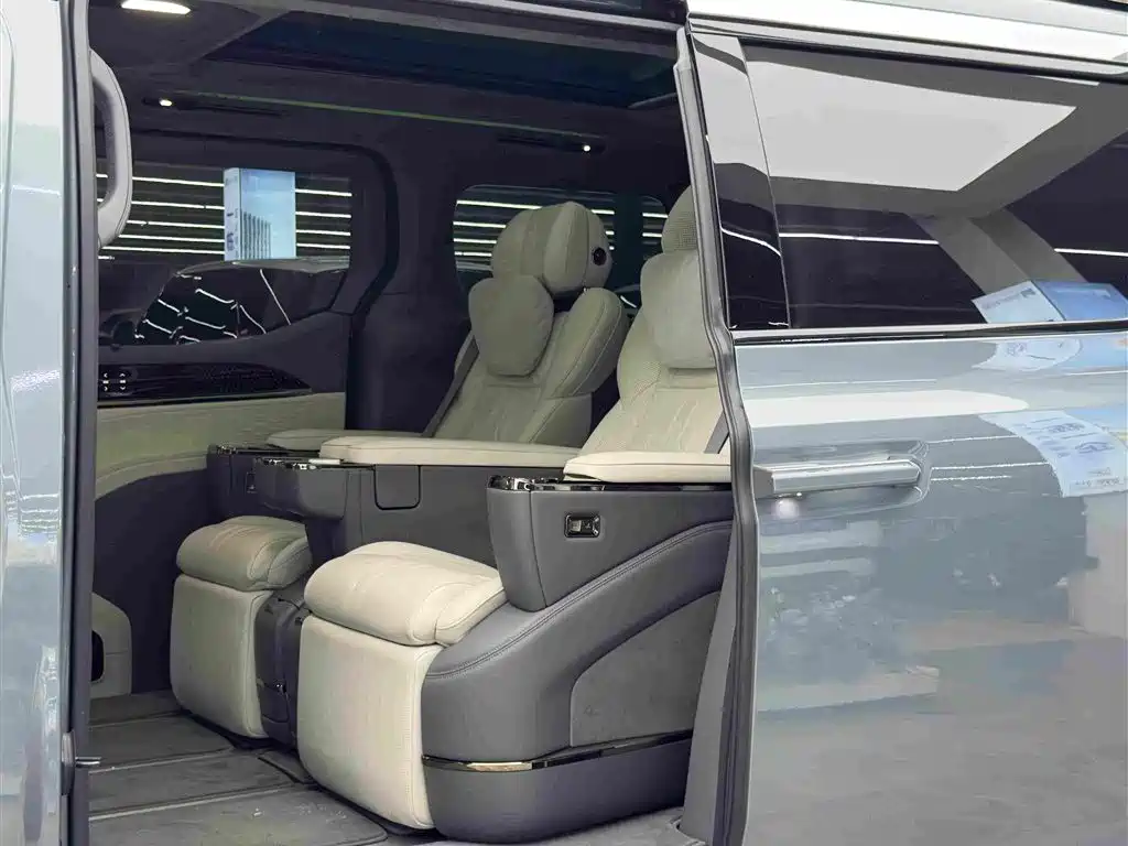 Zeekr 009 2024 мест Executive 108kWh